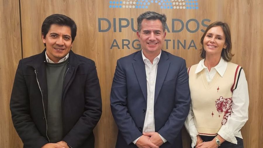 Laura Soldano con Bornoroni y Roca