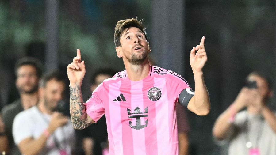 Fotogaleria El delantero argentino del Inter Miami, Lionel Messi, celebra el segundo gol de su equipo durante el partido de la temporada regular de la Major League Soccer (MLS) entre el Inter Miami CF y el LA Galaxy