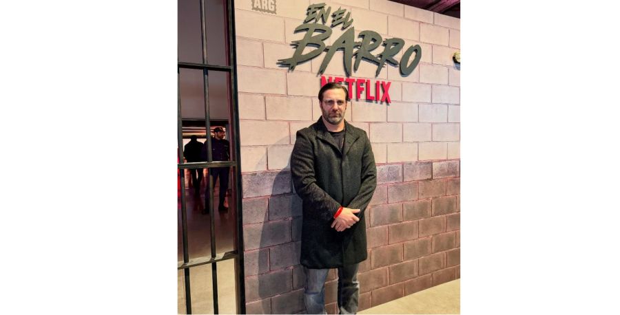 Santiago Caamaño en la serie En el Barro