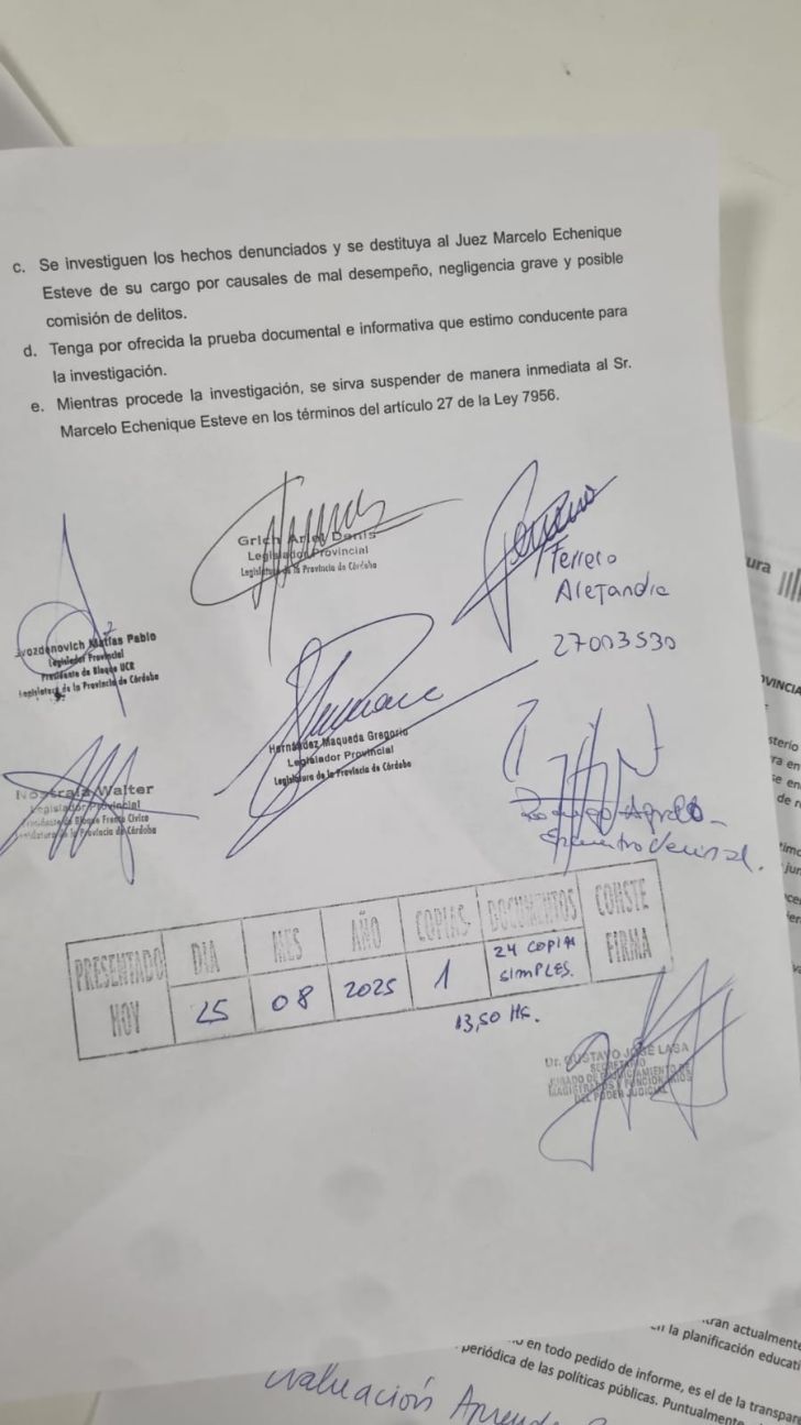 Denuncia de legisladores contra Echenique Esteve