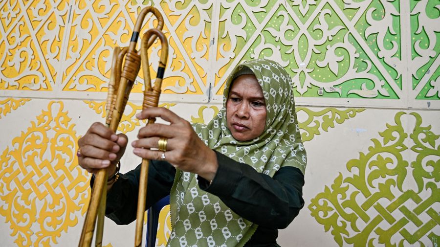 Hombre azotado en Aceh 26082025