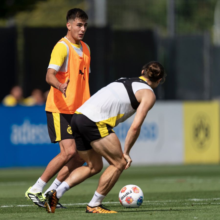Anselmino entrenando