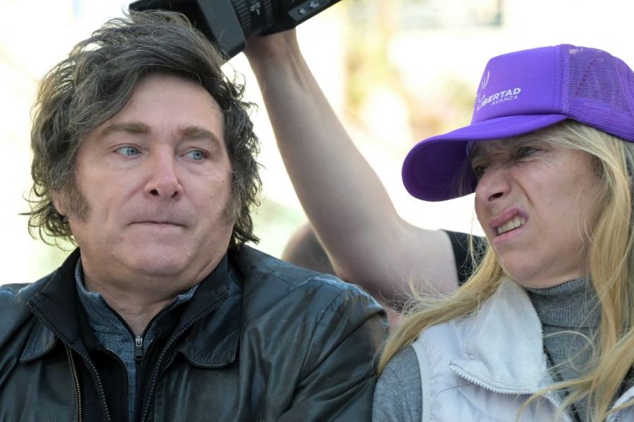 Atacaron con piedras y botellas la caravana de Milei y Espert en Lomas de Zamora