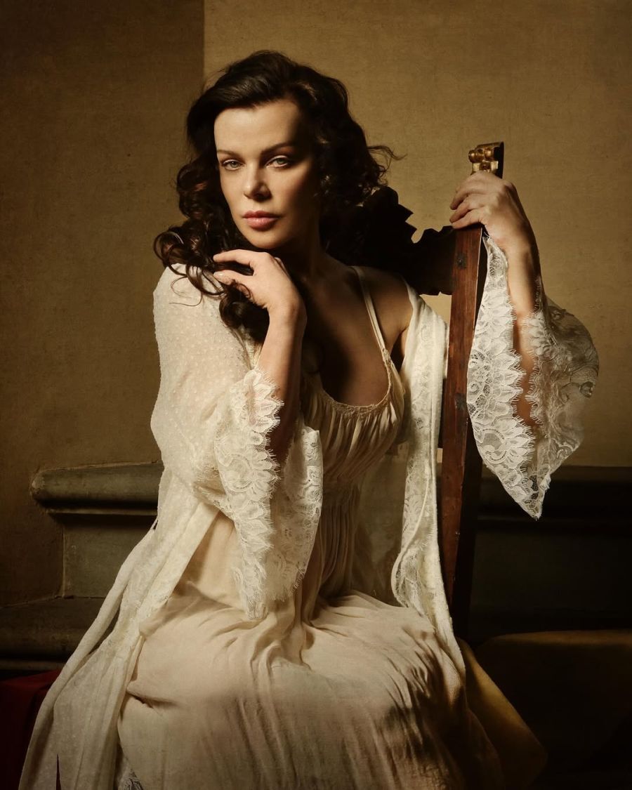 Debi Mazar