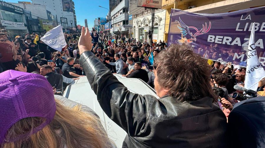 Milei Caravana Lomas 27082025