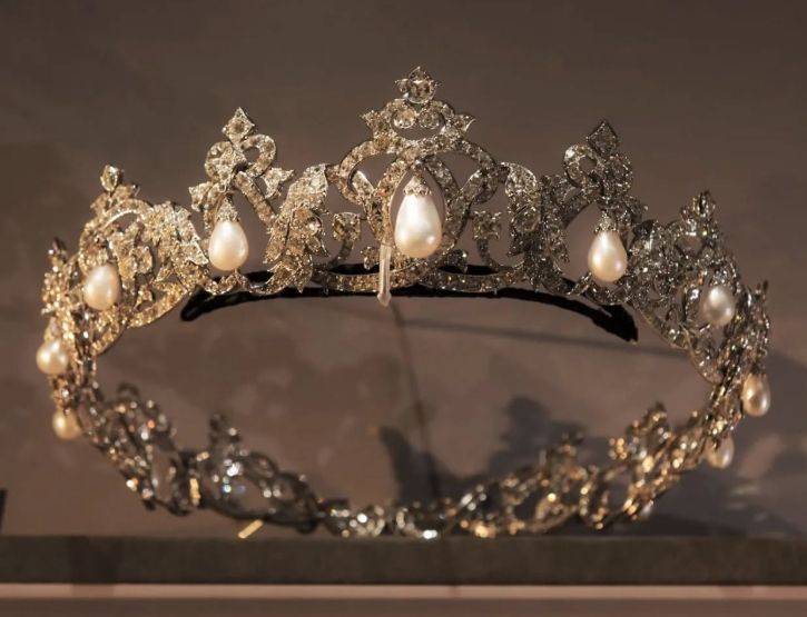 Tiara Pearl Drop que ahora usa Carolina de Mónaco