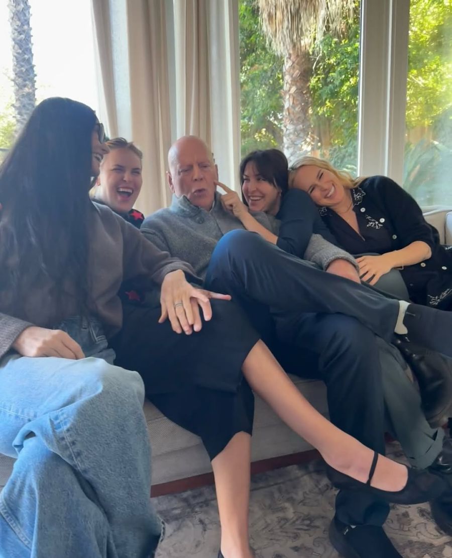 Bruce Willis junto a su familia