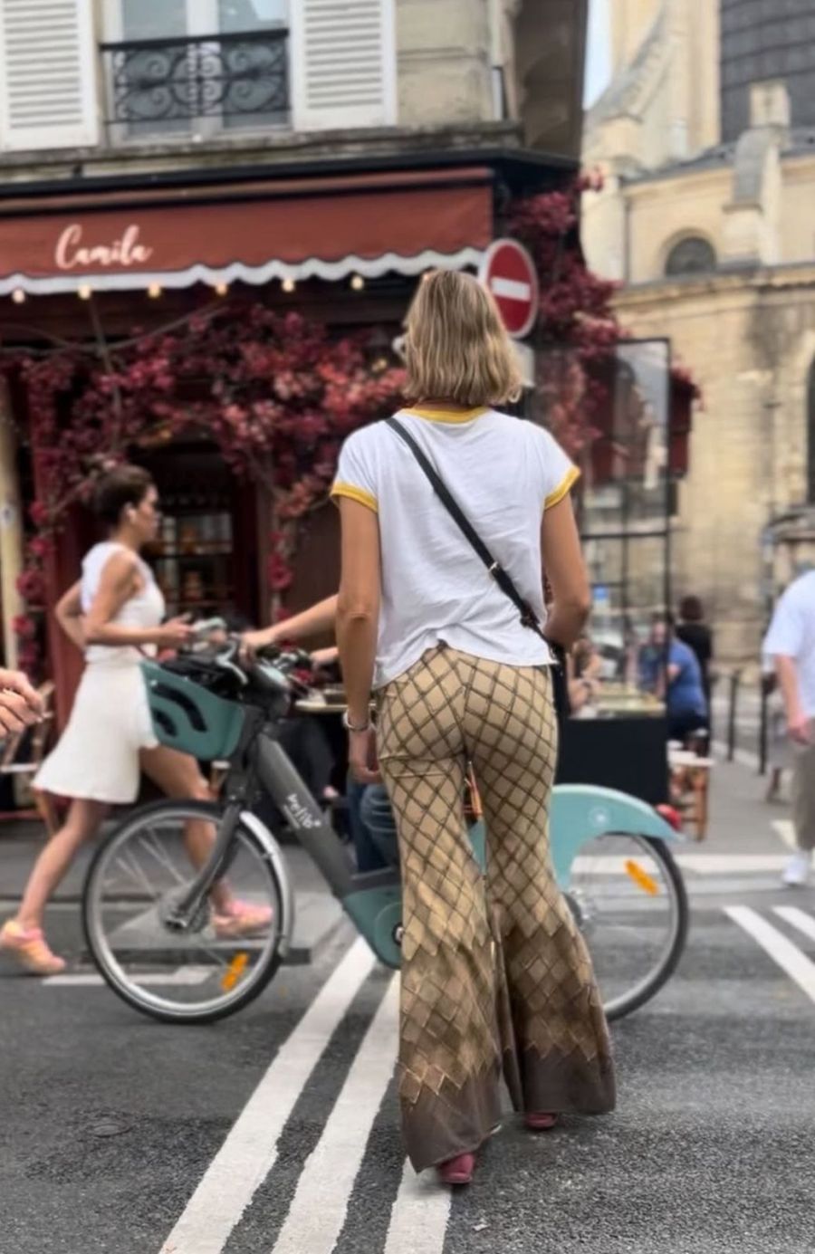 Dolores Barreiro y su hija Indra en París