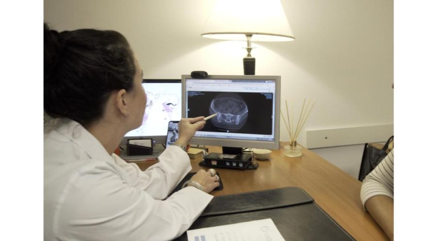 Entrevista a la Dra. Andrea Quinteiro: en primera persona, “El arte de acompañar en el momento más sensible de la vida”