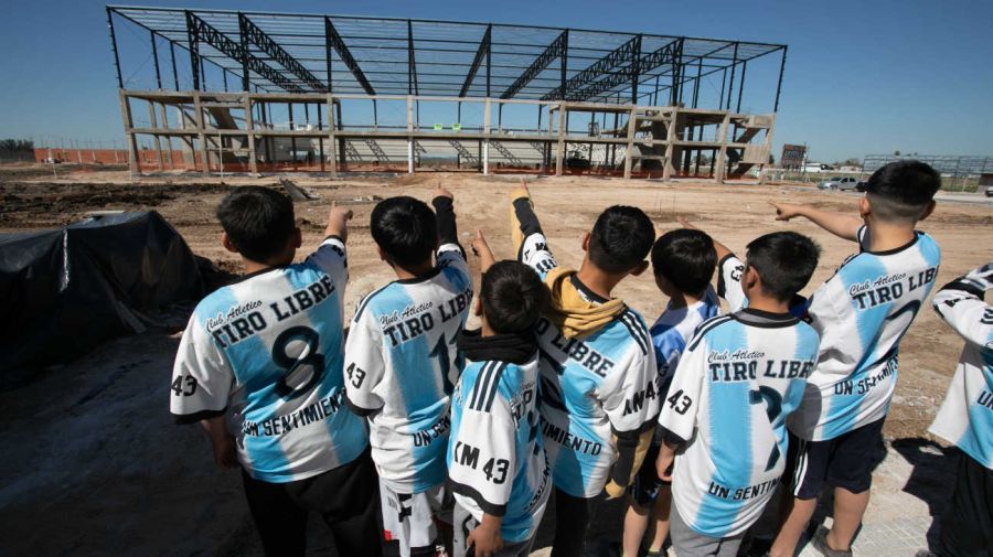 Fernando Espinoza recorrió las obras del Polideportivo Lionel Messi en La Matanza 20250829