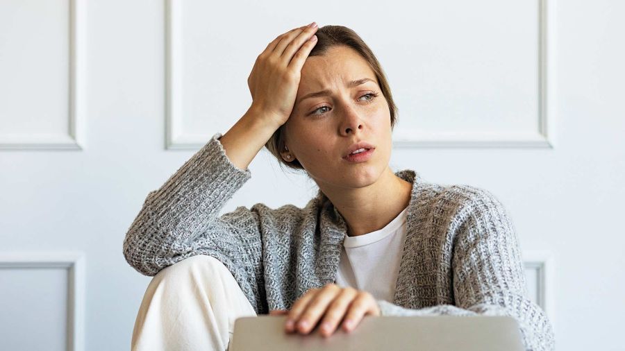 Mujer con computadora