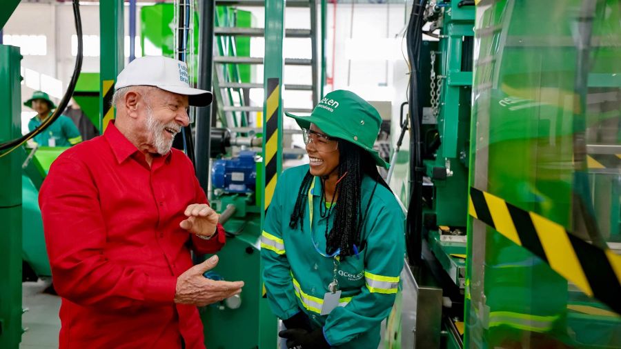 Fotogaleria Imagen proveída por el Palacio de Planalto del presidente brasileño, Luiz Inácio Lula da Silva, realizando un recorrido por las instalaciones del Centro de Tecnología e Innovación Agroindustrial