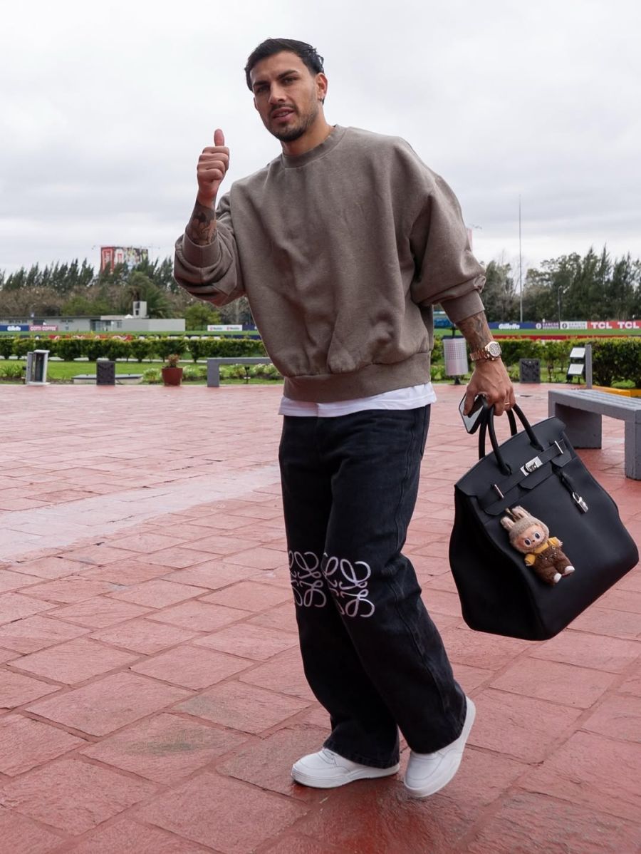 El look oversize de Leandro Paredes y el accesorio que lo une a Wanda Nara y Nicole Neumann