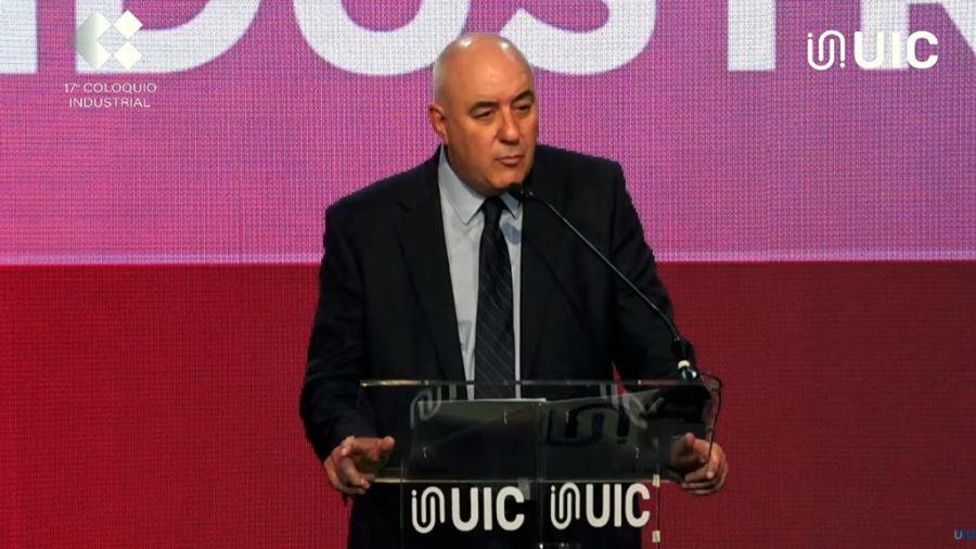 Luis Macario - UIC