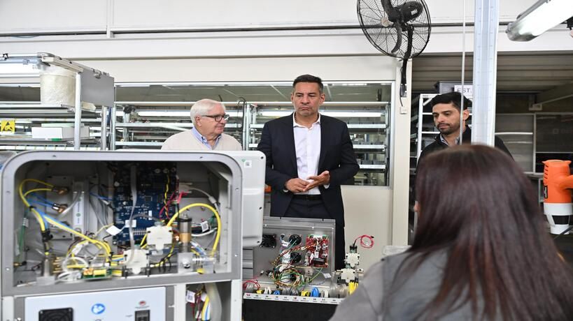 Siciliano en visita a pyme de Córdoba