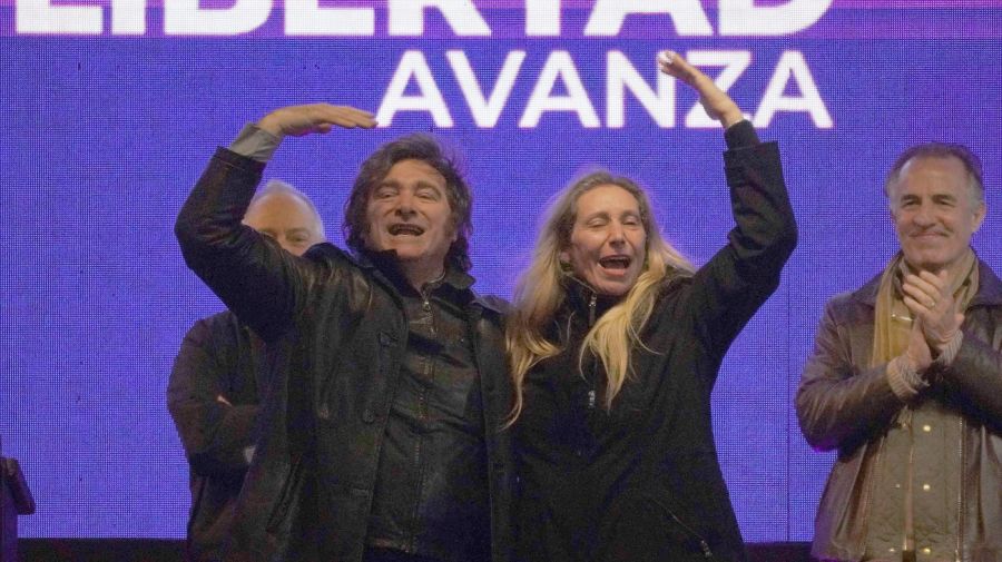20250903 Javier y Karina Milei durante el acto de cierre de campaña de LLA en Moreno, Buenos Aires