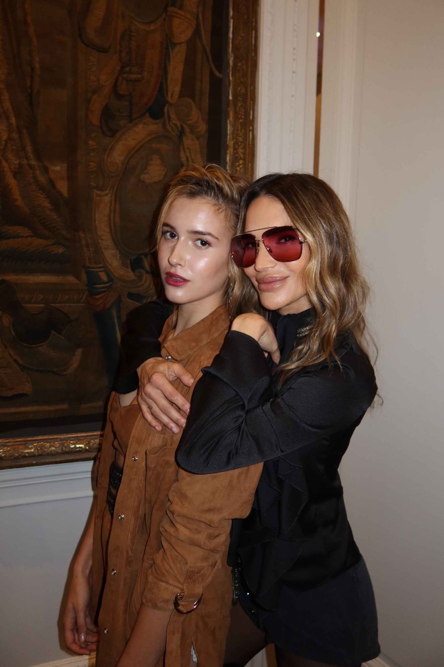 Myla Cambiaso, la hija de María Vázquez y Adolfo Cambiaso, sorprendió al abrir un importante desfile con un look cowgirl