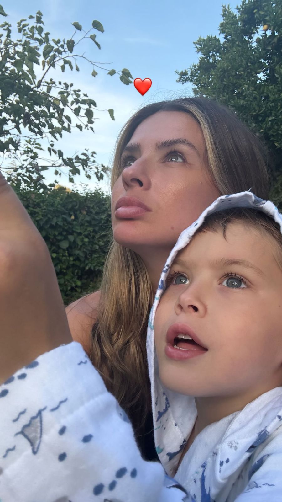 La China Suárez junto a sus hijos