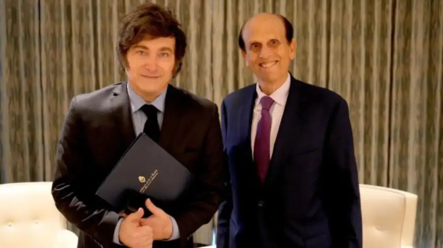 El presidente Javier Milei con el empresario financiero Michael Milken
