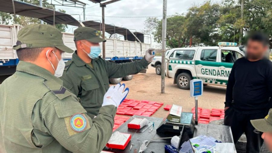 Gendarmería secuestró un camión que transportaba cocaina en sus ruedas 20250906