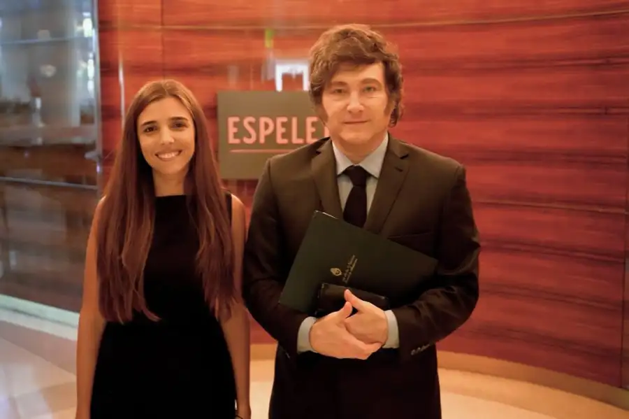 La astronauta argentina, Noel del Castro, junto al presidente Javier Milei