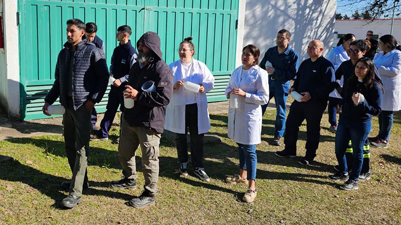 Testeos de agua por parte de técnicos de todo el pais