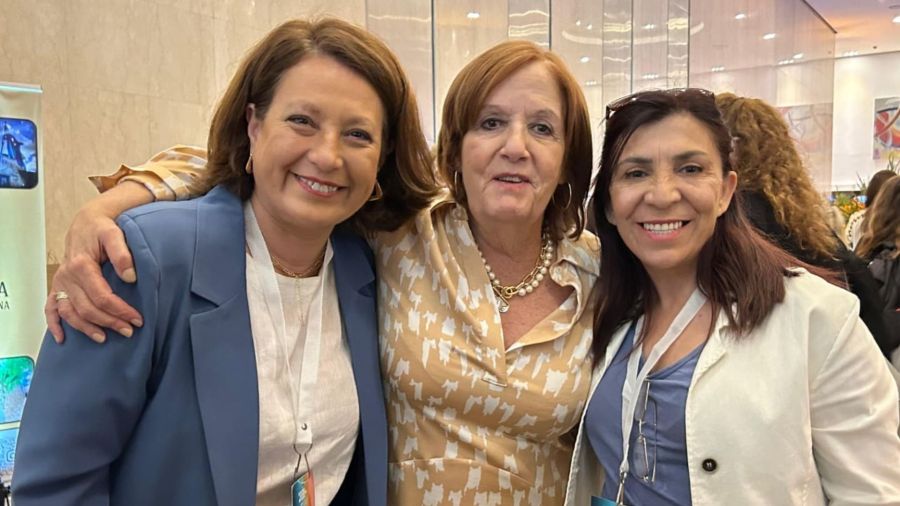 Claudia Acosta junto a Alejandra Vigo