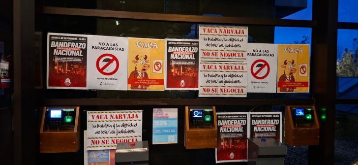 Afiches contra Vaca Narvaja