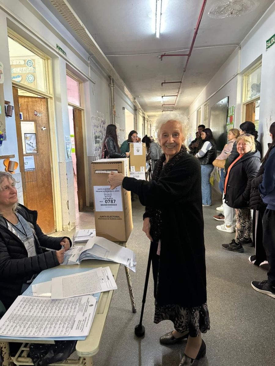 Estela de Carlotto emitió su voto en La Plata