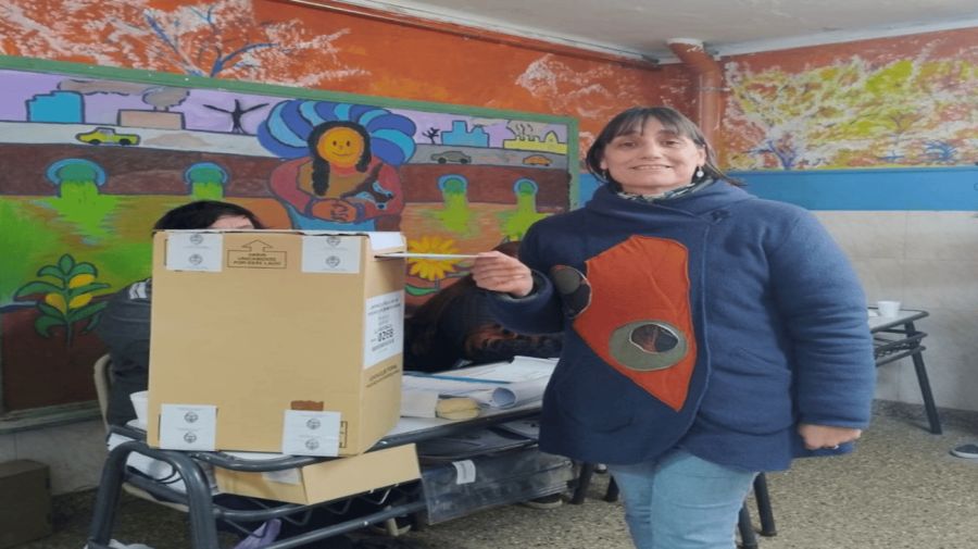 Romina del Plá emitió su voto en Lomas del Mirador