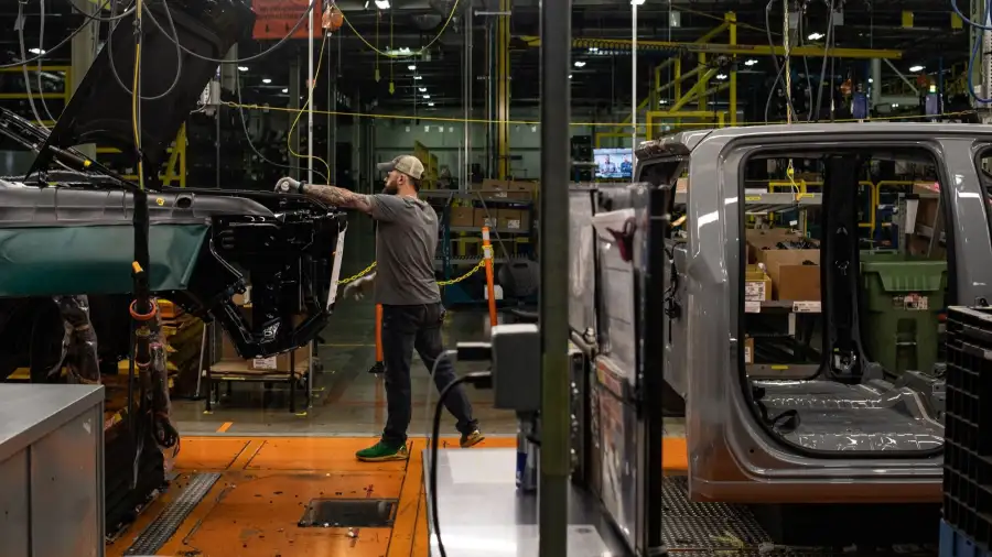 CROP____Inside A General Motors Assembly Plant Ahead Of Earnings Figures
