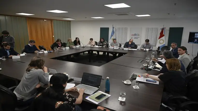 Plenario de comisiones a pura tensión