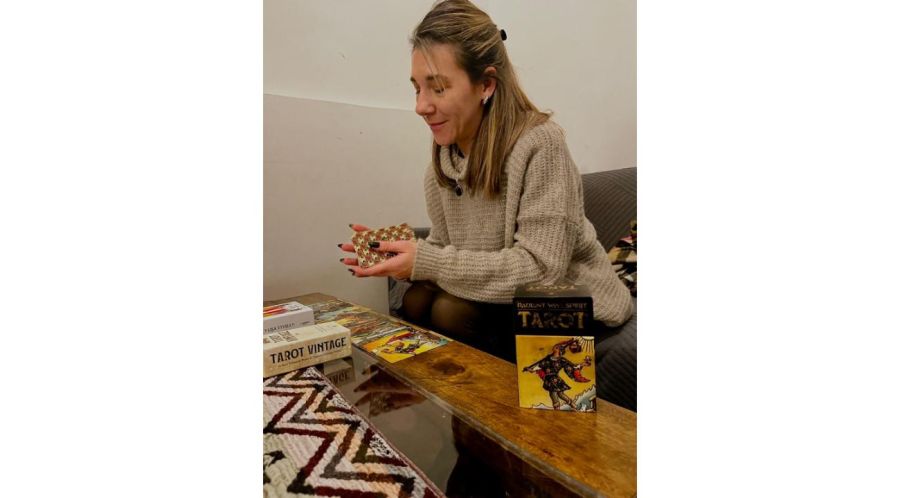 Reina de Bastos: el Tarot como camino de transformación