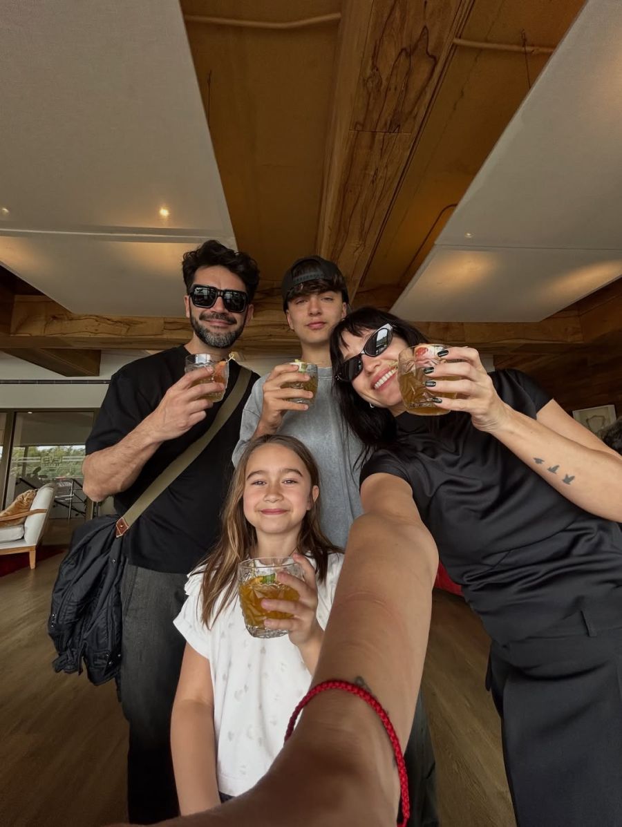 Brenda Gandini y su familia de vacaciones en las Cataratas