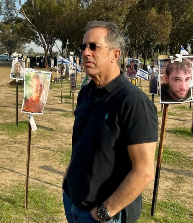 Jerry Seinfeld en la zona del festival nova, cerca del Kibbtuz Reim