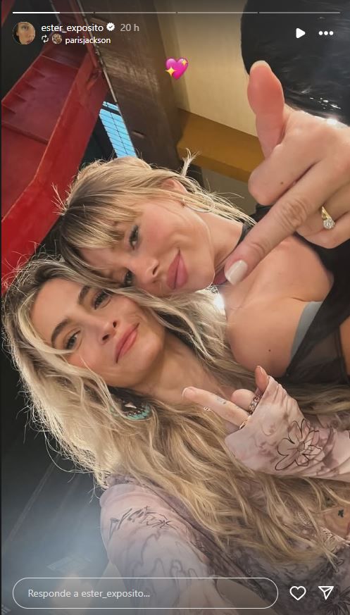 Paris Jackson y Ester Expósito 