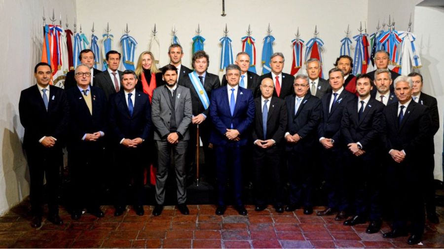 El presidente Javier Milei y los gobernadores