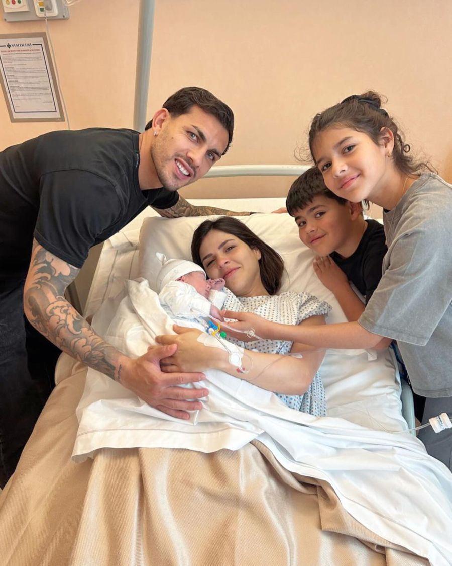Camila Galante, Leandro Paredes y sus tres hijos