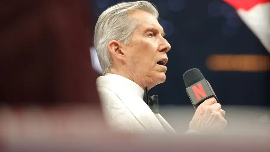 Michael Buffer, leyenda de las grandes veladas del boxeo en Las Vegas.