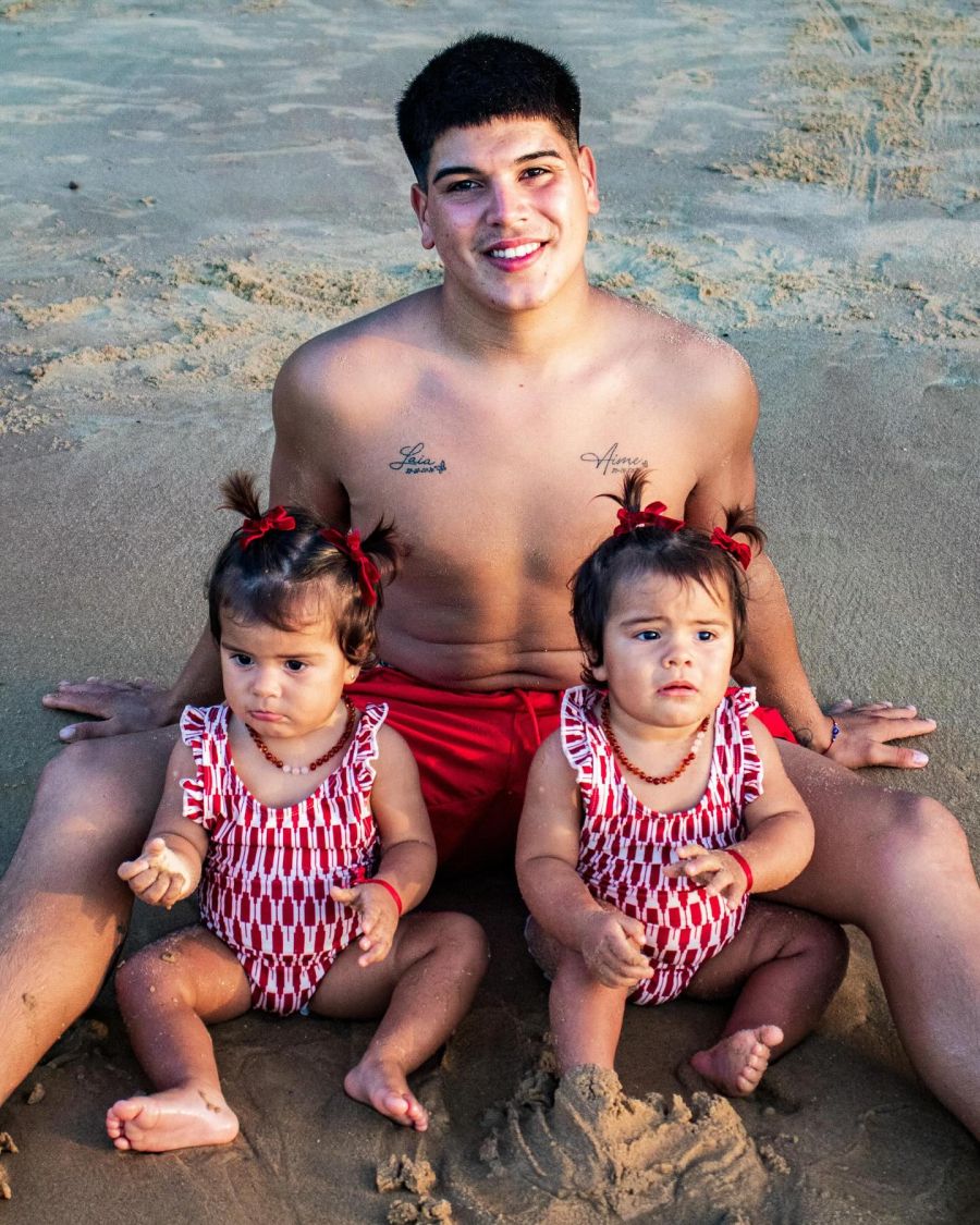 Thiago Medina y sus dos hijas