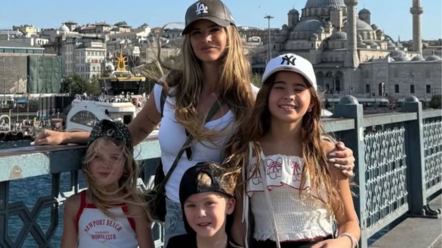 China Suárez, Rufina Cabré, Amancio Vicuña, Magnolia Vicuña