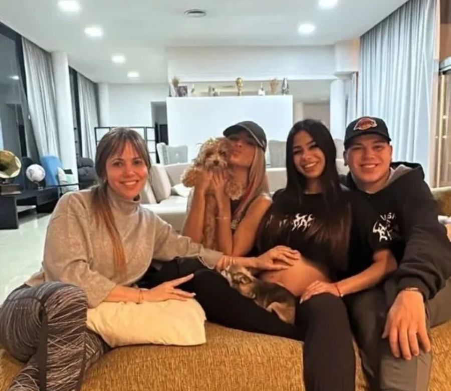 Romina Uhrig, Thiago Medina y Juli Poggio