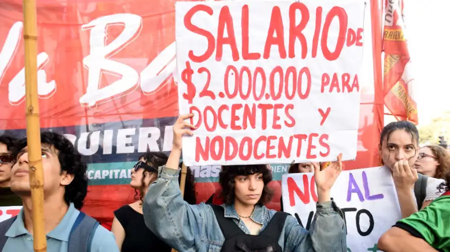Marcha universitaria en el congreso 17092025