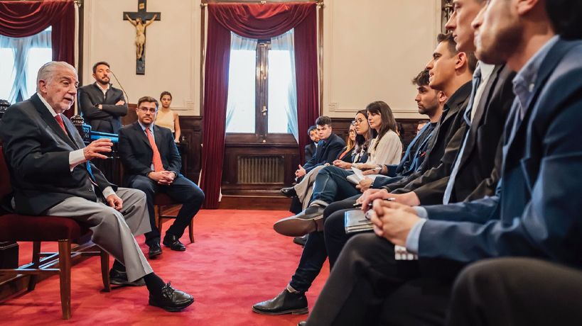 Jóvenes FURP con Angulo