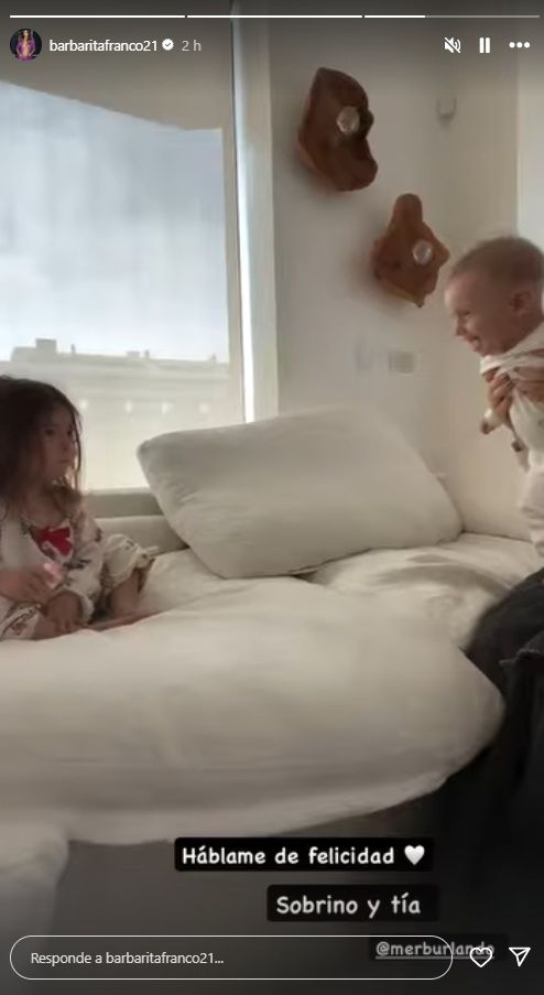 Sarah Burlando junto a su sobrino Beltrán