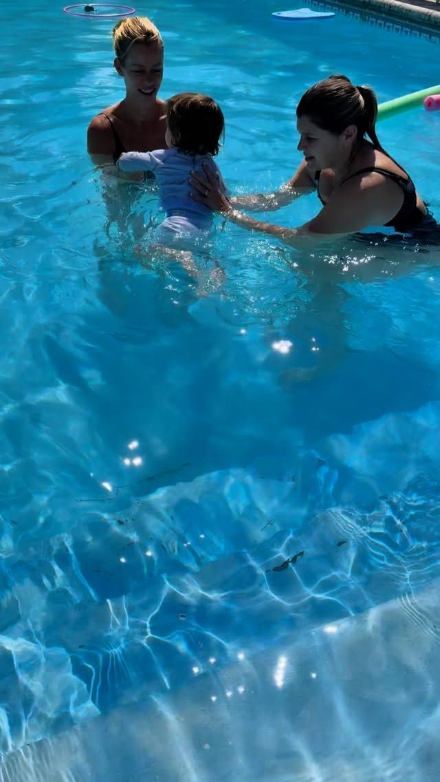 Cruz Urcera, el hijo de Nicole Neumann, en plena clases de natación
