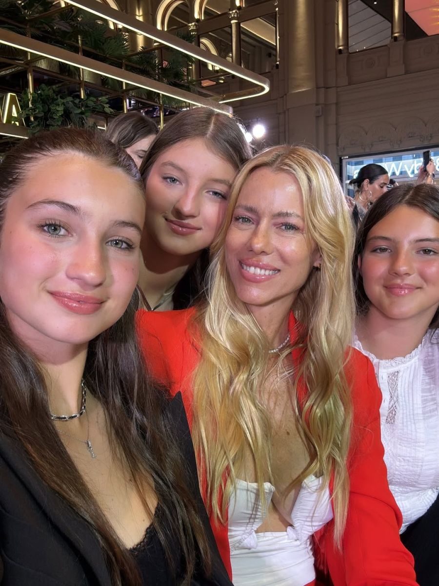 Nicole Neumann y sus hijas