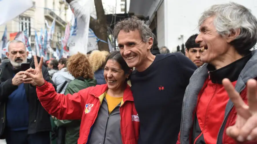 Cristina en el balcón 100 días presa 20092025