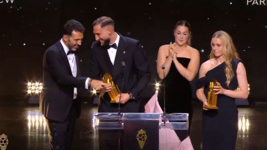 Gianluigi Donnarumma y Hannah Hampton