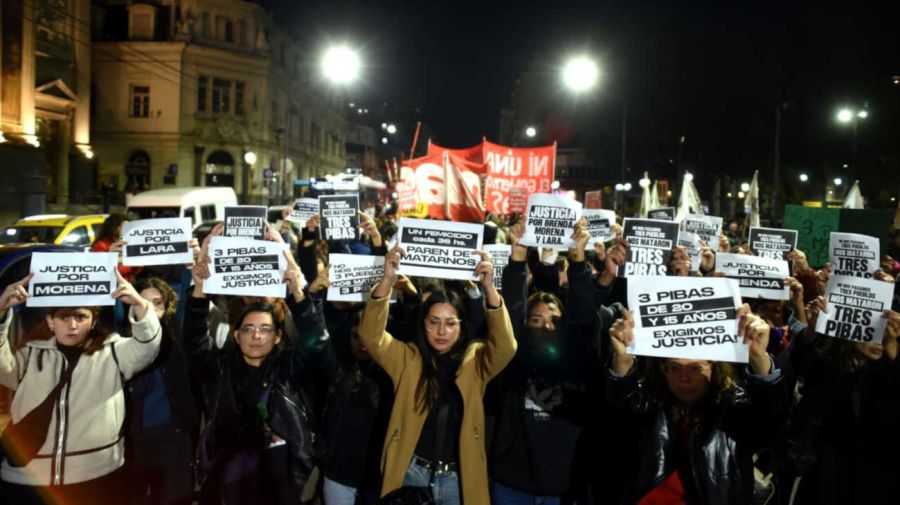 Marcha en plaza Flores por las tres chicas asesinadas 20250924